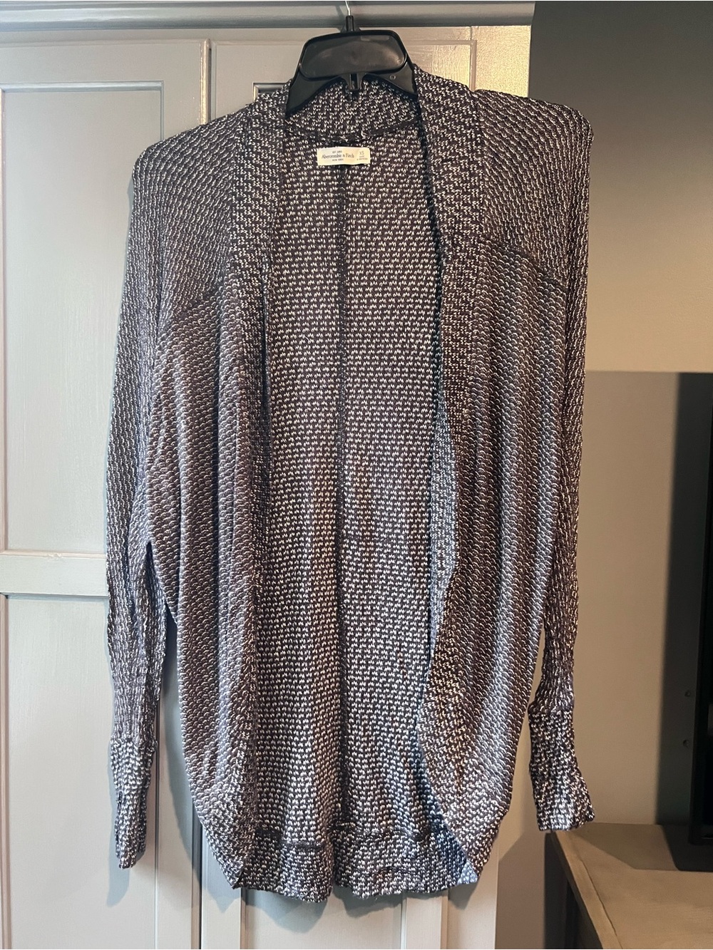 Hollister cardigan xs